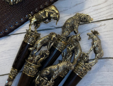 широчайший ассортимент наборов для мангальной зоны Материал шампура: нержавеющая сталь. Деревянные (дерево венге) ручки с навершиями из латуни точного художественного литья