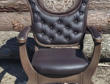 кресло-трон "Лидер" с оббивкой на выбор 